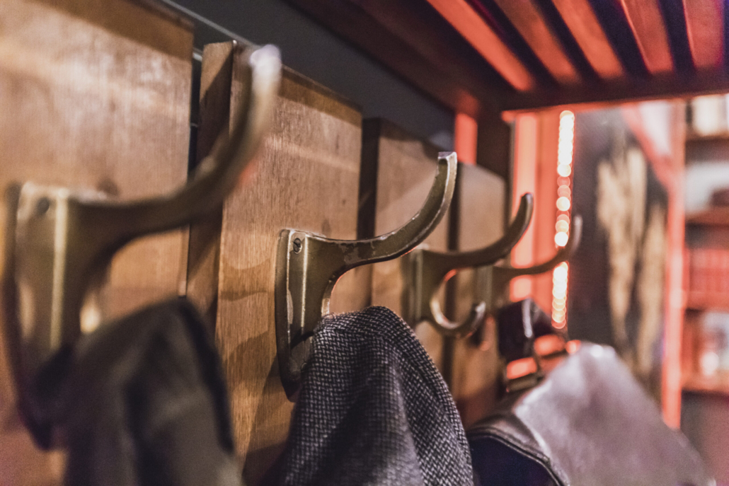 An old-fashioned typewriter.